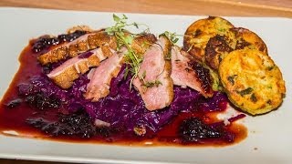 Tatort Küche  Entenbrust mit Rotkohl und Serviettenknödel [upl. by Parthen]