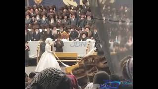 Skver Rebbe Dances Mitzvah Tantz At The Skver  Kretchnif Wedding  Menachem Av 5783 [upl. by Gayl]