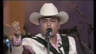 Los Tigres del Norte de Paisano a Paisano premios lo Nuestro 2001 [upl. by Noira]