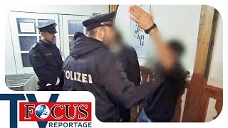 Sexuelle Belästigung Die WiesnPolizei greift ein  Focus TV Reportage [upl. by Omoj]