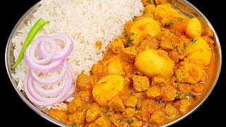 आलू सोयाबीन की बहुत हे स्वादिस्ट सब्ज़ी कुकर में  Aloo Soya Curry  Soyabean ki sabzi KabitasKitchen [upl. by Nomannic716]