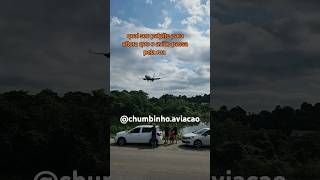 boeing 737700 passa em qual altura no aeroporto de Joinville pela rua teria medo de ficar embaixo [upl. by Namara537]