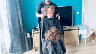 quotYou can cut hair anywhere tourquot A curly girls haircut From long to short curly bob [upl. by Stavros]