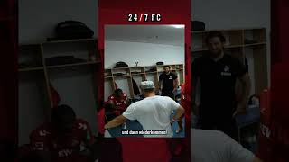 „Wenn einer kotzen muss“ 🤣  Legendäre Kabinenansprache von Steffen BAUMGART  1 FC Köln [upl. by Atinuahs]