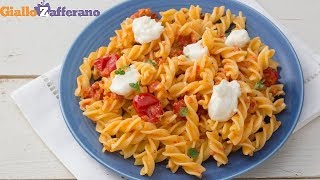 PASTA CON POMODORINI E STRACCHINO  Ricetta in 1 minuto [upl. by Pavia]