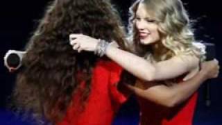 Beyonce WINS with Taylor Swift  2009 MTV Awards [upl. by Ahsiekam]