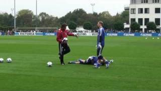 Manuel Neuer Training 28092009 [upl. by Ahsenek]