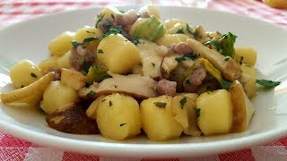 Gnocchetti con porcini e salsiccia e fiori di zucchina [upl. by Huebner725]