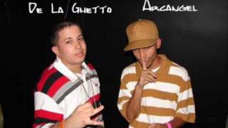 Arcangel y de la Ghetto  Ella me enloquece bailando [upl. by Lillywhite913]