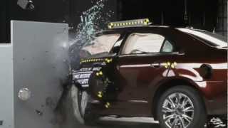 CRASH TEST IIHS 2012 Lincoln MKZ Small Overlap Test Overall evaluation Marginal [upl. by Purdum]