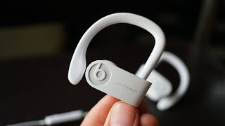 Tai nghe Bluetooth PowerBeats 3  mẫu tai nghe chạy bộ tốt nhất [upl. by Hawkie356]