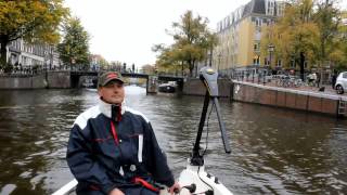 Tocht door de Amsterdamse grachten na snoekbaarsvissen [upl. by Gaidano]