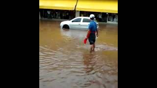 Alagamento Avenida Horácio Klabin Telêmaco BorbaPR 181115 [upl. by Anaujnas427]