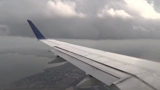 Delta ERJ170 SPECTACULAR Landing in Houston with THUNDER Clouds [upl. by Adnauqahs]