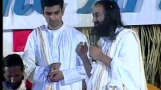 Gurudev Sri Sri Ravi Shankar Sings The Beautiful Bhajan Sundaranana [upl. by Jovitta]