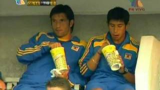 kikin fonseca y cerda comiendo palomitas cruz azul vs tigres jornada 4 clausura 2009 [upl. by Dnaltroc]