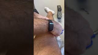 Taping genou entorse du LLI sports foot strapping entorse genou football [upl. by Bilow]