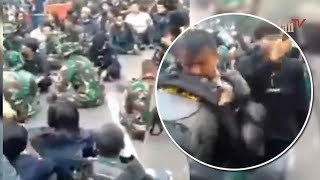 Detikdetik Demonstran Paksa TNI Buka Seragam saat Pengamanan Unjuk Rasa [upl. by Gorlicki]