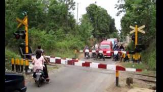 Banten Express entering Walantaka Station [upl. by Tebor636]