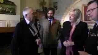 Marine Le Pen rencontre les vignerons Chablis [upl. by Felicia218]