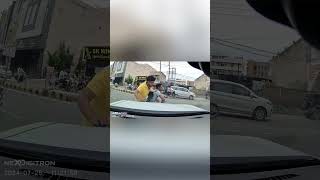 😡 माँ के मगरमच्छों से बचके चलो  Live Accident Captured In Car Dash Cam dashcamera benefits car [upl. by Anadal]