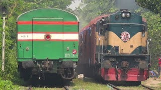 Rare Train Crossing at India Bangladesh Border Bangladeshi Maitree Express Vs Indian Freight Train [upl. by Anemolif361]