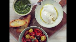 Burrata aux tomates et pesto  recette de Betty Bossi amp Miele [upl. by Gilford198]