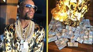 Floyd Mayweather Takes Flexing To A Whole New Level [upl. by Esten]