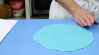 How to Trace an Outline on a Fondant  Fondant Designs amp Tips [upl. by Maunsell]