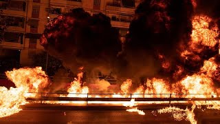 Feuerwerk und Molotowcocktails Spektakel an Ostern mitten in Athen [upl. by Garvin]