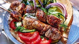 Recette  Souvlaki de porc mariné à l’origan [upl. by Lundgren601]