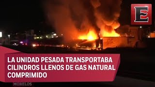 Tráiler choca y explota en el Paso Express Cuernavaca [upl. by Aisatan]