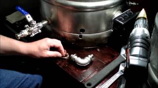 Installing a weldless keg fitting [upl. by Rockwell]