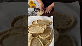 Preparando sopes a mano en el tianguis sopes garnachas antojos viral parati [upl. by Malim]