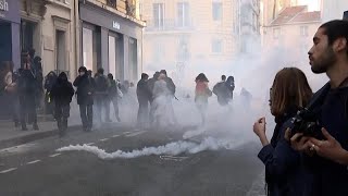 Clash der Generationen Studierende protestieren in Paris [upl. by Shulins895]