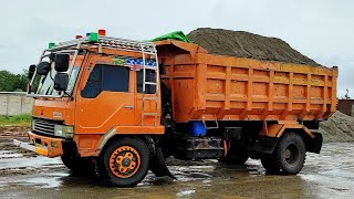 Dump TrukMobil Truk Pasir Mitsubishi Fuso Jomplang Muatan Pasir Putih [upl. by Riker618]