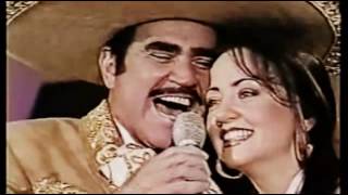 Vicente fernández  Entre el amor y yo  en vivo [upl. by Gargan]