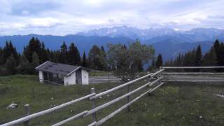 Vue des Alpes sur lAutriche la Slovénie et lItalie [upl. by Maressa]