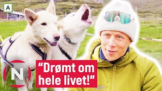 Deltakerne krysser av én av aktivitetene på ønskelisten når de drar på hundesledetur  71° nord team [upl. by Dolloff]