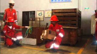 Manual Handling and Rigging Slinging Lifting at Weatherford Duriwmv [upl. by Leifer]