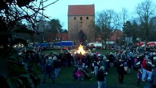 Osterfeuer in Berlin Frohnau am Zeltinger Platz [upl. by Jeraldine]