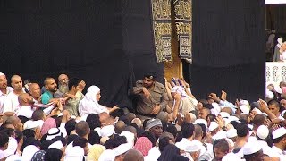 Women reach Black Stone despite crowd Hajar Aswad Touch hajj or umra makka [upl. by Hagar]