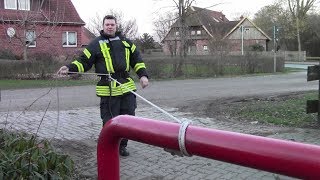 Selbstretten bei der Feuerwehr  Mastwurf Halbmastwurf und Technik [upl. by Barcroft]