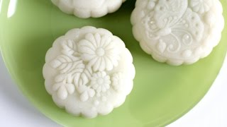 Cách làm BÁNH DẺO TRUNG THU  Vietnamese SNOWSKIN MOONCAKES recipe [upl. by Okoyik]