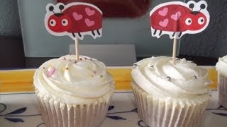 Como decorar un cupcake con manga pastelera [upl. by Iturk769]