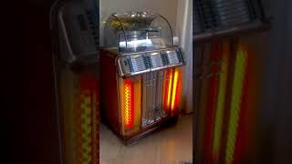 Wurlitzer 1400 Vintage Jukebox te koop [upl. by Breeze]