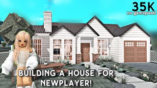 BUILDING A HOUSE FOR NEW BLOXBURG PLAYER Cheap Aesthetic No gamepass Home  speedbuild amp tour 35k ✨ [upl. by Lachlan]