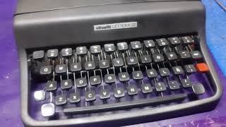 Máquina de escribir olivetti lettera 32 black vendida [upl. by Aronas]