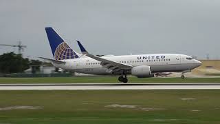 United Airlines 737700 vs Crosswind Rough Landing in Grand Cayman [upl. by Alexandria]