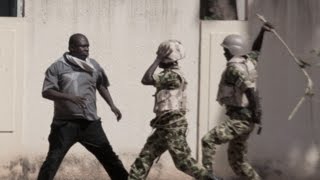 Lassina Sawadogo Lhomme qui affronta larmée à mains nues [upl. by Profant]